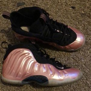 worn shoes trying to make sum money i’m just a kid